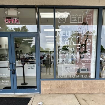 Crumbl - Kentlands - The storefront - Bakeries Near Me - Gaithersburg, Maryland Crumbl - Kentlands - The storefront - Bakeries Near Me - Gaithersburg, Maryland
