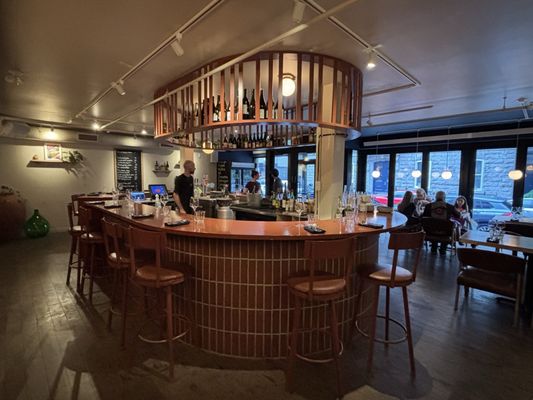 Restaurant Ouroboros by null