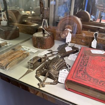 TREASURE HUNT VINTAGE & ANTIQUES - Updated January 2026 - 23