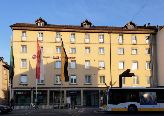 Hotel Bahnhof by null