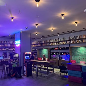 Moxy Chicago Downtown - Hotels Near Me - Chicago, Illinois Moxy Chicago Downtown - Hotels Near Me - Chicago, Illinois