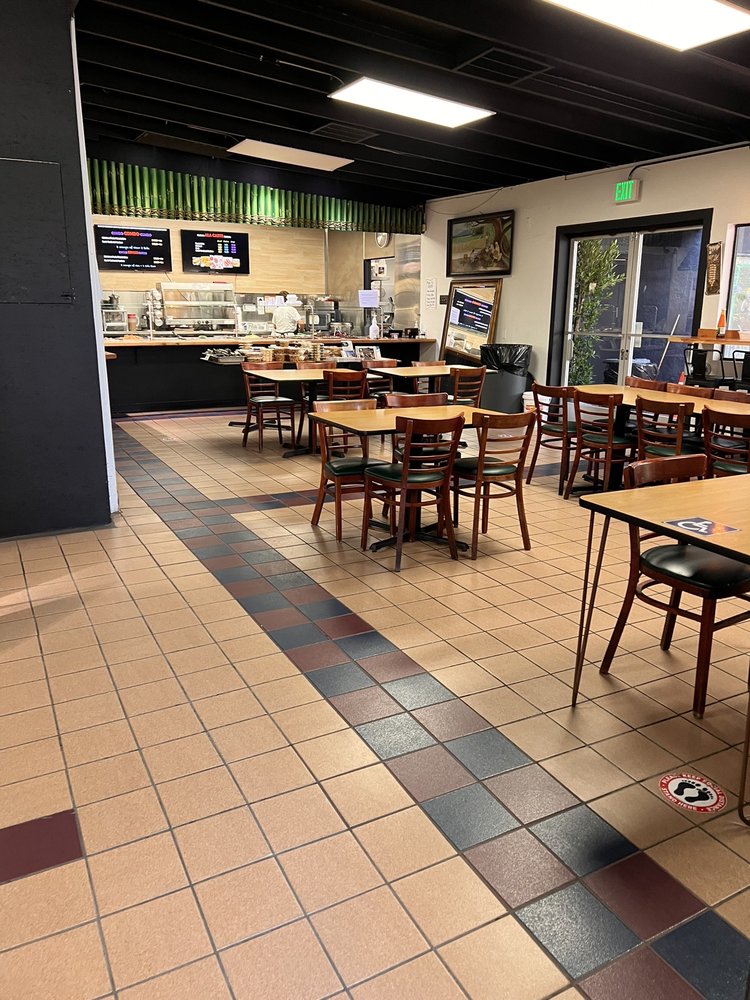 Bahay Kubo Restaurant, Los Angeles Roadtrippers