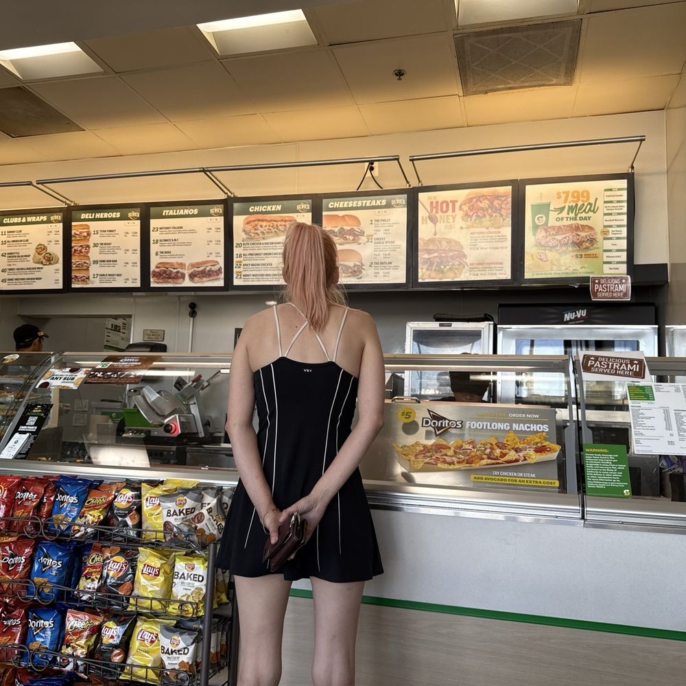 @artisnotclosed Subway sandwich set up no actually @artisnotclosed Subway sandwich set up no actually