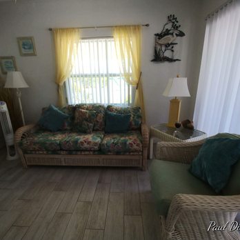 Tropical Winds Motel - Living room - Hotels Near Me - Sanibel, Florida Tropical Winds Motel - Living room - Hotels Near Me - Sanibel, Florida