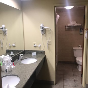 Days Hotel by Wyndham Flagstaff - Basic bathroom - Hotels Near Me - Flagstaff, Arizona