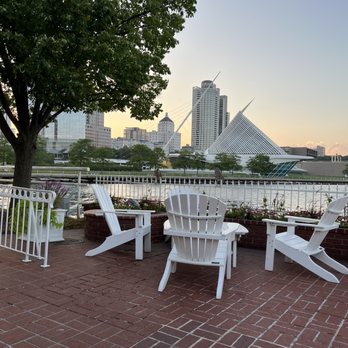 Harbor House - Seating area - Seafood Near Me - Milwaukee, Wisconsin