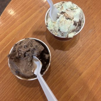 Cold Stone Creamery - Mint and chocolate - Ice Cream & Frozen Yogurt Near Me - Vernon Hills, Illinois Cold Stone Creamery - Mint and chocolate - Ice Cream & Frozen Yogurt Near Me - Vernon Hills, Illinois