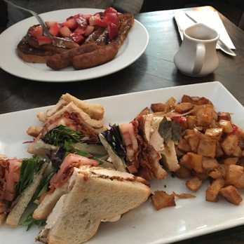 Step In Restaurant - Chicken Club Sandwich w/ home fries French Toast w/ strawberries & Sausage - Lounges Near Me - Bronx, New York Step In Restaurant - Chicken Club Sandwich w/ home fries French Toast w/ strawberries & Sausage - Lounges Near Me - Bronx, New York