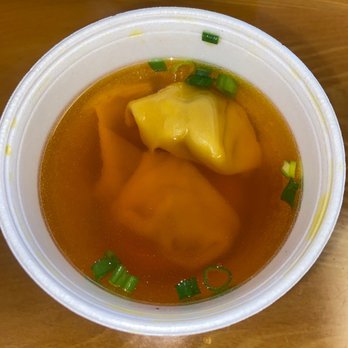 Double Dragon II - Won Ton Soup served with the lunch special.   No flavor.  It's nice and hot on this snowy day. - Chinese Near Me - Cincinnati, Ohio