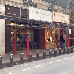 Front of the store is marred by the ugly scaffolding. Front of the store is marred by the ugly scaffolding.