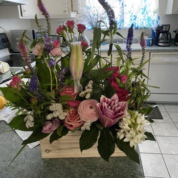 W/E Flowers-UkiahFlower Shop - My mother's birthday arrangement - Florists Near Me - Ukiah, California W/E Flowers-UkiahFlower Shop - My mother's birthday arrangement - Florists Near Me - Ukiah, California