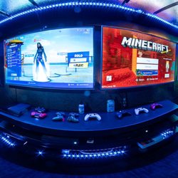Gamers Luxury - Check out the inside
