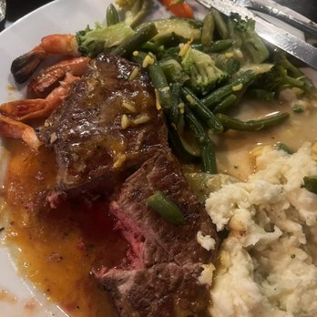 Elizabeth's Bar & Restaurant - Italian Near Me - East Windsor, Connecticut
