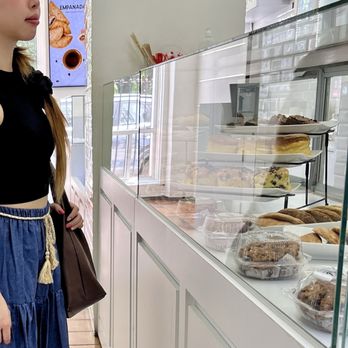 La Delirio - Pastries and a girl - Coffee & Tea Near Me - Santiago, NLE La Delirio - Pastries and a girl - Coffee & Tea Near Me - Santiago, NLE