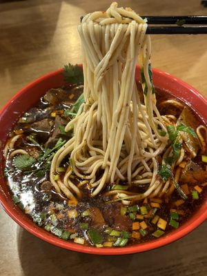 食宴兰州牛肉拉面 Shi Yan Lanzhou Beef Noodles by null