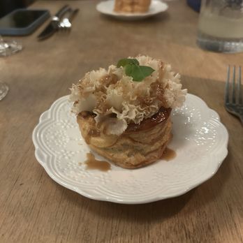 Wormwood - Caramelized onion tart topped with petit basque cheese and a French onion demi-glacé - French Near Me - San Diego, California Wormwood - Caramelized onion tart topped with petit basque cheese and a French onion demi-glacé - French Near Me - San Diego, California