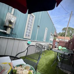 Fatty Lumpkins Sandwich Shack - Outdoor patio