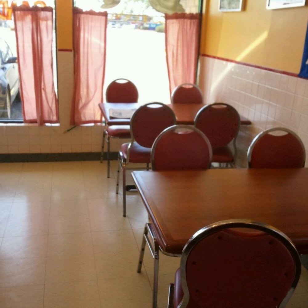 Italian Garden Restaurant - Classic italian diner seating - Italian Near Me - Brampton, Ontario Italian Garden Restaurant - Classic italian diner seating - Italian Near Me - Brampton, Ontario