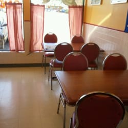 Italian Garden Restaurant - Classic italian diner seating