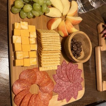 8 Shires Coloniale Distillery - Beer, Wine & Spirits Near Me - Williamsburg, Virginia