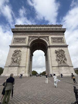 Arc de Triomphe by null Arc de Triomphe by null