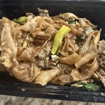 Thai Nakorn Restaurant - Pad See Ew - Thai Near Me - Stanton, California