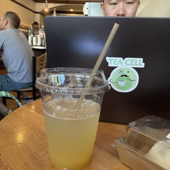 George Howell Coffee - Peach fizz - Coffee & Tea Near Me - Newtonville, Massachusetts George Howell Coffee - Peach fizz - Coffee & Tea Near Me - Newtonville, Massachusetts