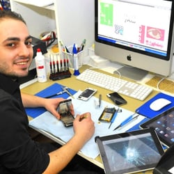 iPoint - Mitarbeiter bei iPoint Store in der Kantstraße