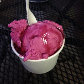 à la minute - Beet and goat cheese with red wine syrup - Ice Cream & Frozen Yogurt Near Me - Redlands, California