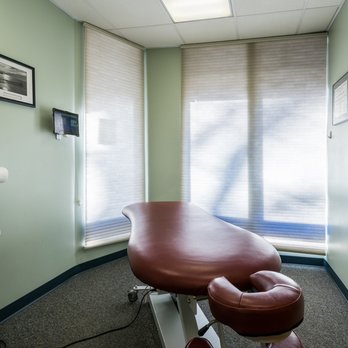 Friedman D Mark, DC, DACNB, FABDA - Treatment room - Chiropractors Near Me - Swampscott, Massachusetts Friedman D Mark, DC, DACNB, FABDA - Treatment room - Chiropractors Near Me - Swampscott, Massachusetts