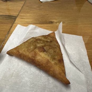 Hoyo's Kitchen - Sambussa - African Near Me - Columbus, Ohio