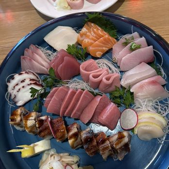 En Bistro & Sushi - Sushi and Sashimi Chef special and cherry blossom roll - Sushi Bars Near Me - Potomac, Maryland En Bistro & Sushi - Sushi and Sashimi Chef special and cherry blossom roll - Sushi Bars Near Me - Potomac, Maryland