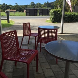 Dd's Country Cafe - Comfy outside seating