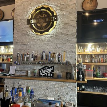 Court Street Pub - Sports Bars Near Me - Ottawa, Illinois