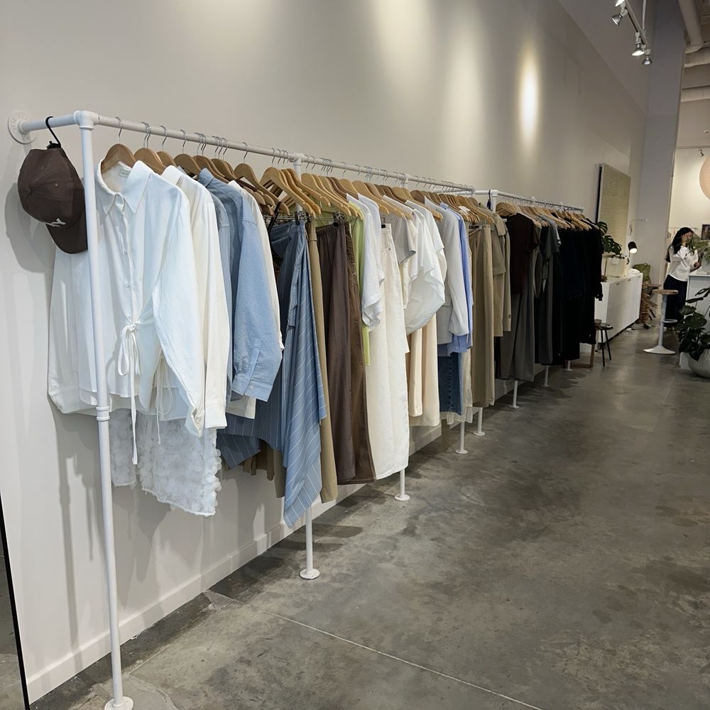 Alas Eius - Accessories Near Me - Fairfax, Virginia