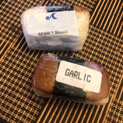 Garlic spam musubi, regular spam musubi