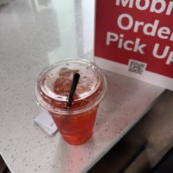 Le Petit Bistro - Strawberry energy drink