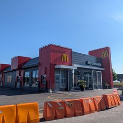 McDonald's - Restaurant from the drive-thru