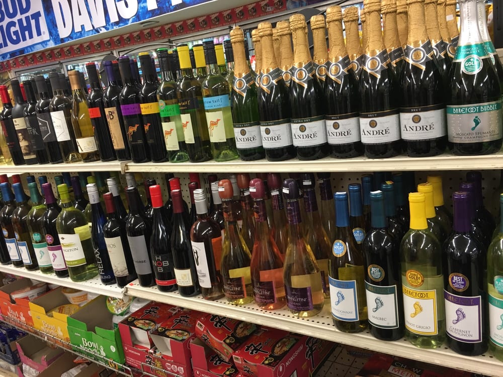 DAVIS MARKET Updated September 2024 37 Photos 301 W Grace St