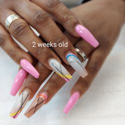 Loyal Nail Spa - Hand design