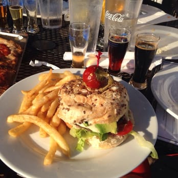 Blue Mountain Brewery - This black bean burger with locally made bread was perfect for my vegetarian palette. - Brewpubs Near Me - Afton, Virginia