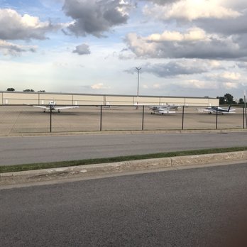 Pilot Pete's - American Near Me - Schaumburg, Illinois