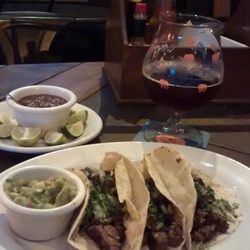 La Taberna Minerva - Tacos de arrachera marinados con cerveza Minerva $98.00 mxp