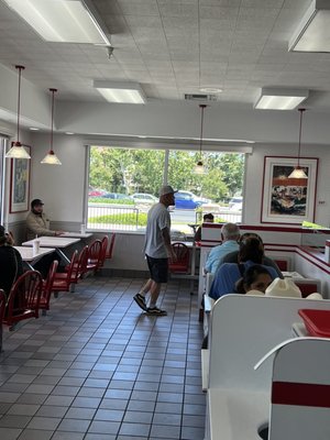 In-N-Out Burger by null