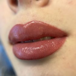 Hello Bella and Brow - Glossed lip blushing