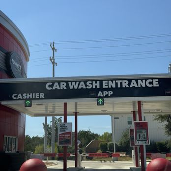Tommy's Express® Car Wash - entrance - Auto Detailing Near Me - San Antonio, Texas