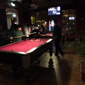 Alexandra Hotel - Mood lighting & pool tables .... Nice combo ! - Hotels Near Me - Leura, NSW