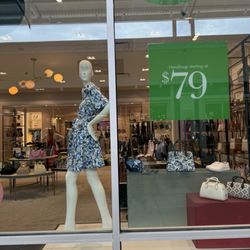 kate spade new york outlet - Current window display