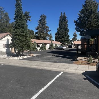 Pioneer Motel - Entrance to Pioneer Motel from Madison Ave - Hotels Near Me - West Yellowstone, Montana Pioneer Motel - Entrance to Pioneer Motel from Madison Ave - Hotels Near Me - West Yellowstone, Montana