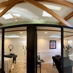 Akomplice Lash & Brow Studio - Relax time!